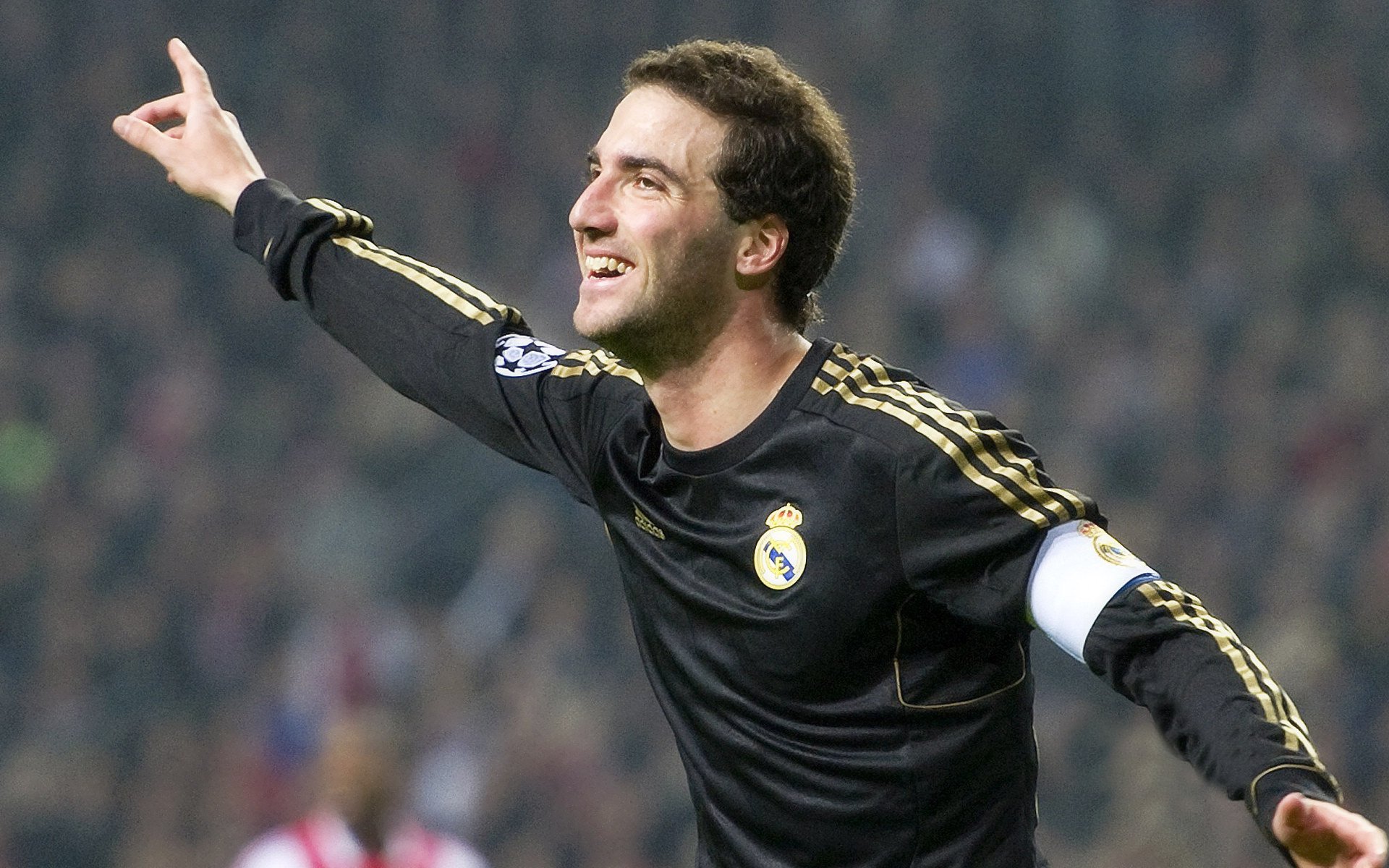 九游下载官网-五大联赛控球型中场在比赛关键轮中的影响力分析，中场控球视频